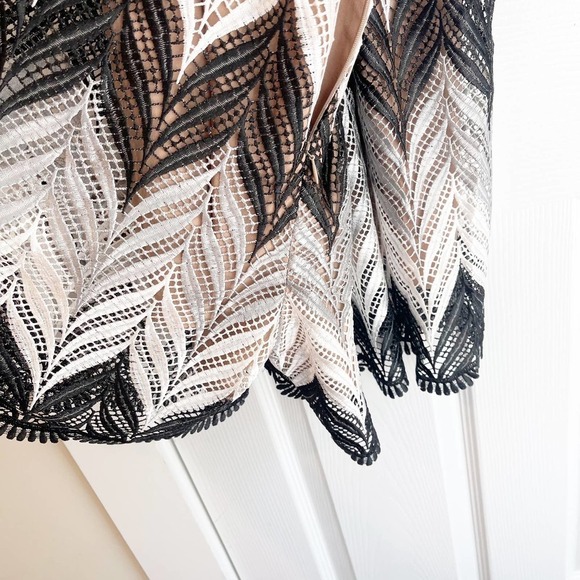 Dress The Population Brigitte Chevron Lace Romper Black White Size L - Picture 8 of 11